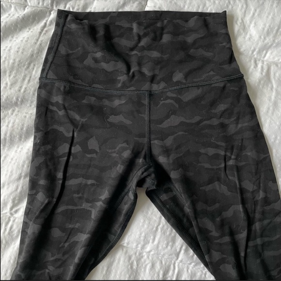 LULULEMON Camo Align Legging 25” size 4 - Picture 3 of 5